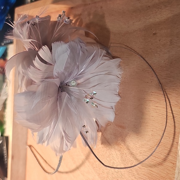 Elegant  Fascinator For Hat NWT - Picture 8 of 8
